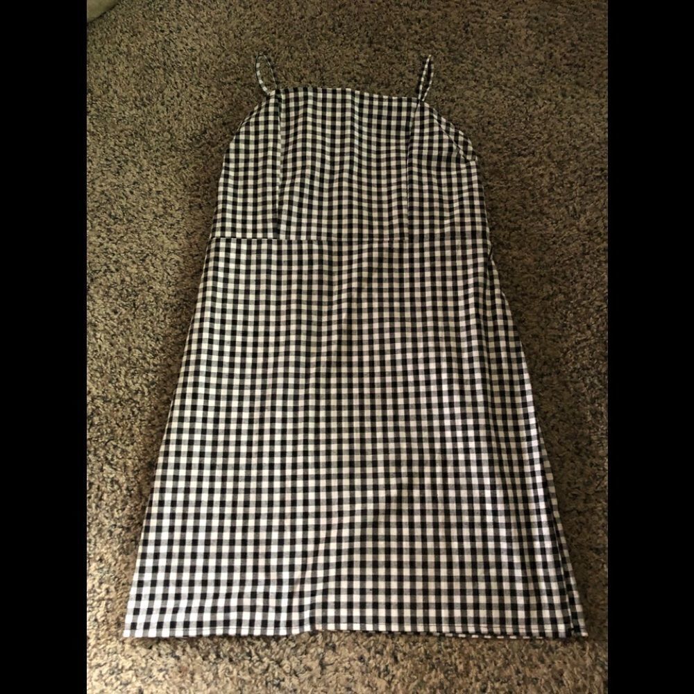 22-NWT Cute sundress adjustable straps, elastic back 100%Linen